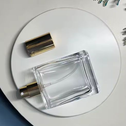 Flacon verre carré pompe doré 50ml ( 10 pièces )