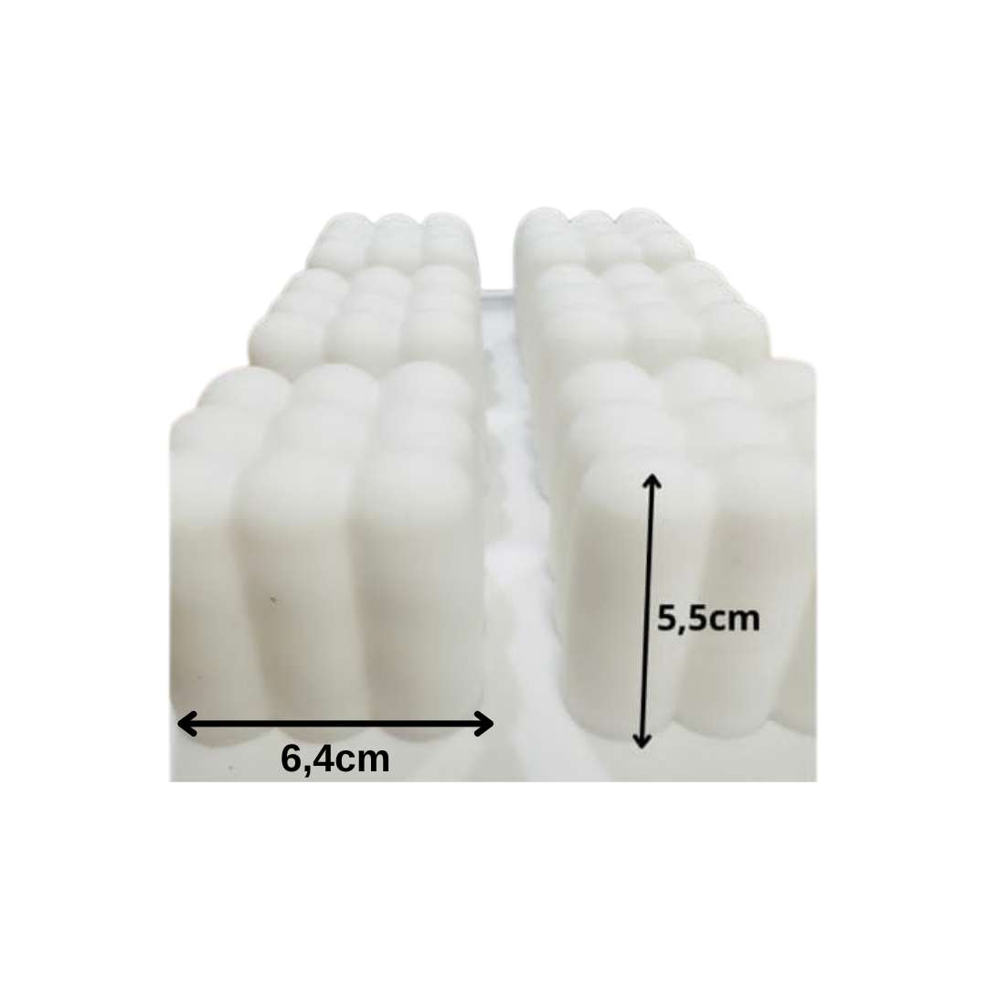 Moules en silicone blanc pour bougies avec 4 cavités, disponibles en deux tailles (4,4 cm x 4,3 cm et 5,5 cm de hauteur), parfaits pour la fabrication de bougies modernes, savons ou créations DIY, avec démoulage facile et haute résistance à la chaleur.