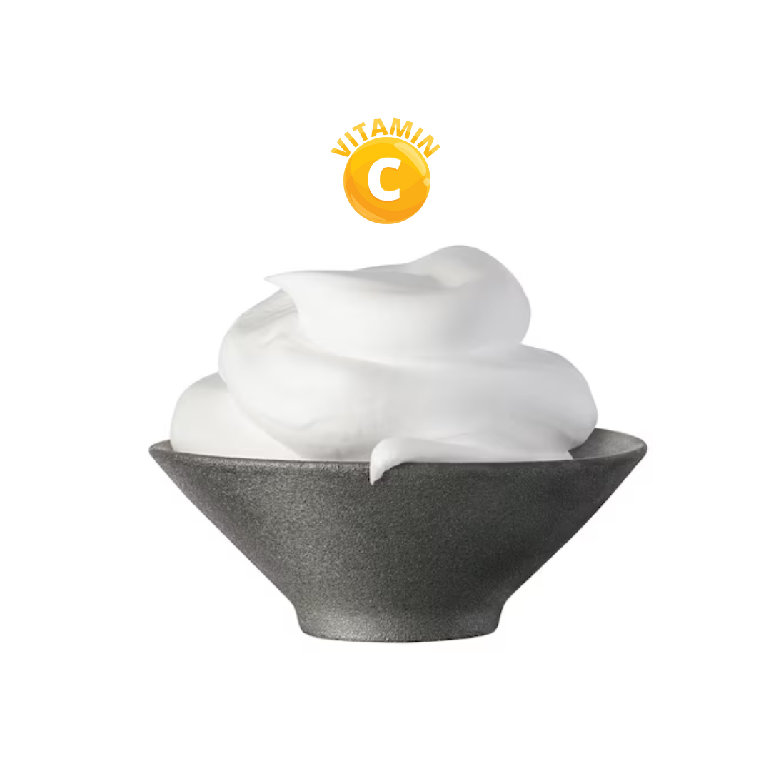Mousse nettoyante à la vitamine C et extraits de fruits (citron, mangue, passion) pour un nettoyage doux, éclatant et adapté aux peaux sensibles. Sans parfum, utilisable dès 3 ans. Idéale pour une routine visage fraîche et lumineuse.