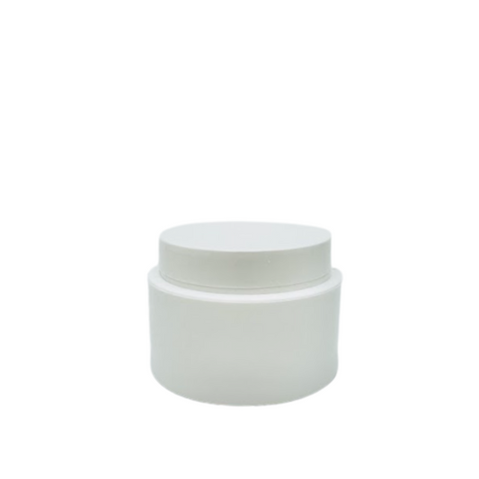 Pot cosmétique blanc de 120ml en plastique PET, au design simple et épuré, parfait pour contenir crèmes, soins capillaires ou masques avec un rendu professionnel et hygiénique.