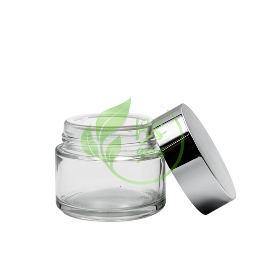 Pot en verre transparent 100 ml avec couvercle argenté, idéal pour conditionner crèmes, soins cosmétiques ou bougies de manière élégante et sécurisée.
