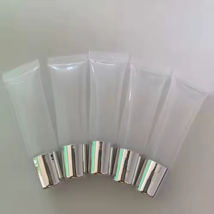 Tube transparent couvercle argent 15ml