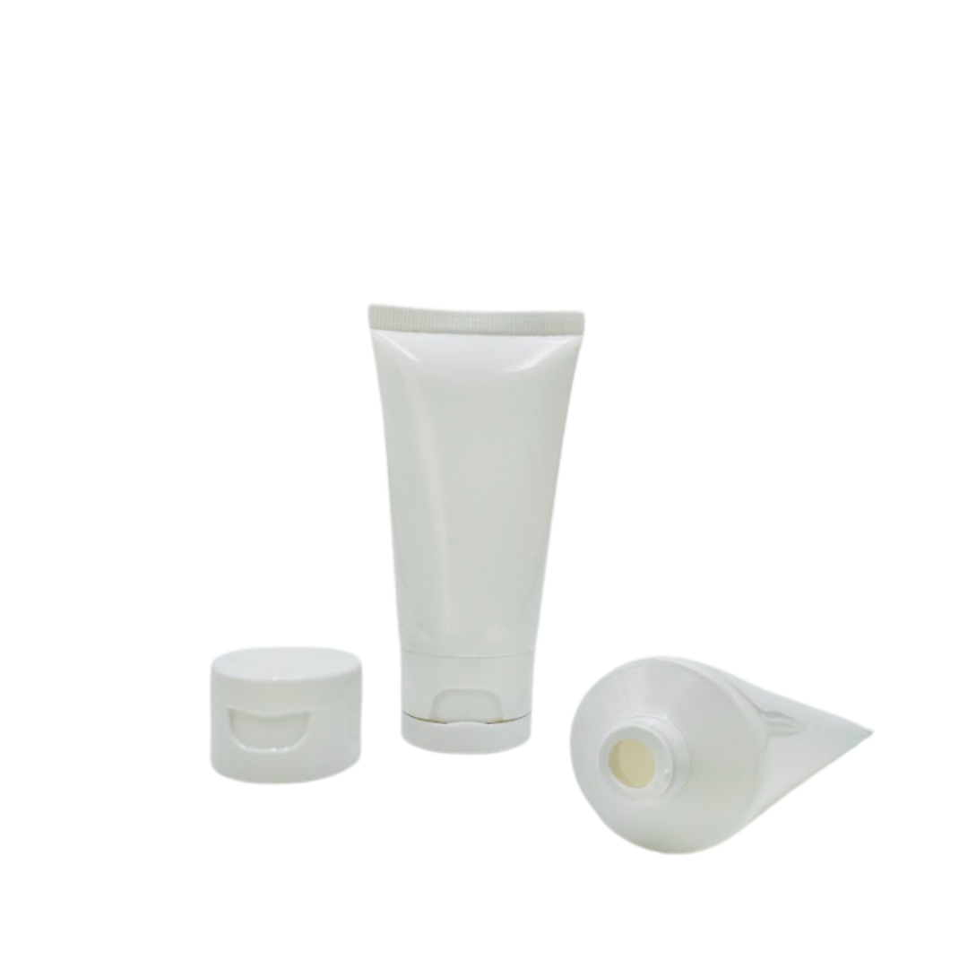 Tube cosmétique blanc nacré 50 ml avec bouchon à clip intégré, parfait pour crèmes, soins ou gels nettoyants visage.