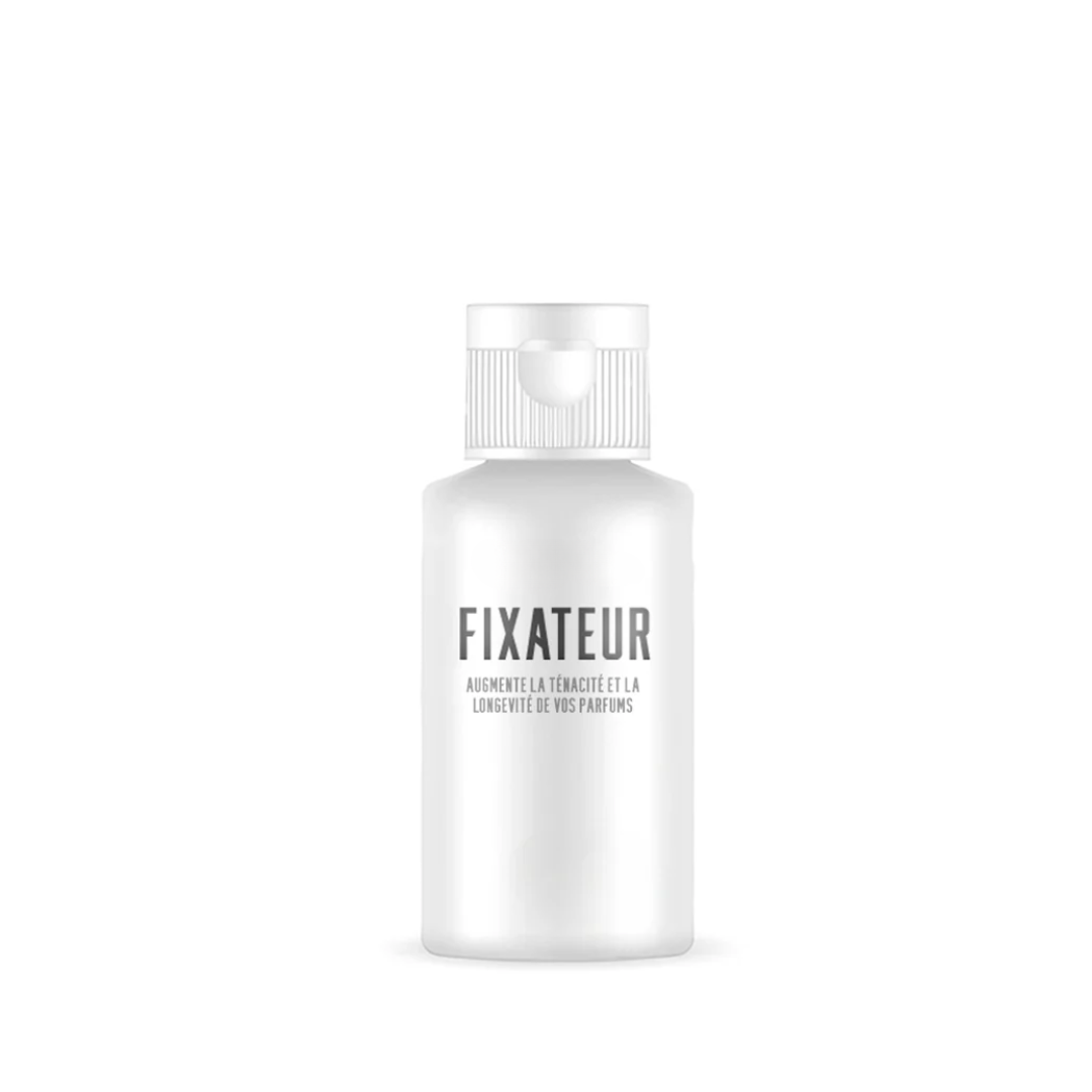 Fixateur de parfum liquide à base d’alcool, utilisé pour prolonger la tenue des fragrances dans les parfums, désodorisants, sprays textiles ou gels hydroalcooliques. Transparent, fluide et efficace, idéal pour les applications cosmétiques ou d’ambiance.