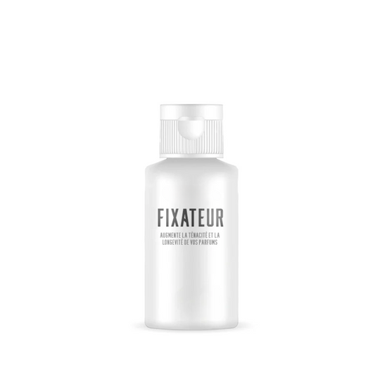 Fixateur de parfum liquide à base d’alcool, utilisé pour prolonger la tenue des fragrances dans les parfums, désodorisants, sprays textiles ou gels hydroalcooliques. Transparent, fluide et efficace, idéal pour les applications cosmétiques ou d’ambiance.