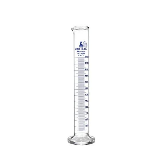 Éprouvettes en verre graduées – BS Gros – instruments de mesure en verre borosilicaté pour préparations cosmétiques, disponibles en plusieurs volumes (10 ml à 250 ml), précises et résistantes à la chaleur.